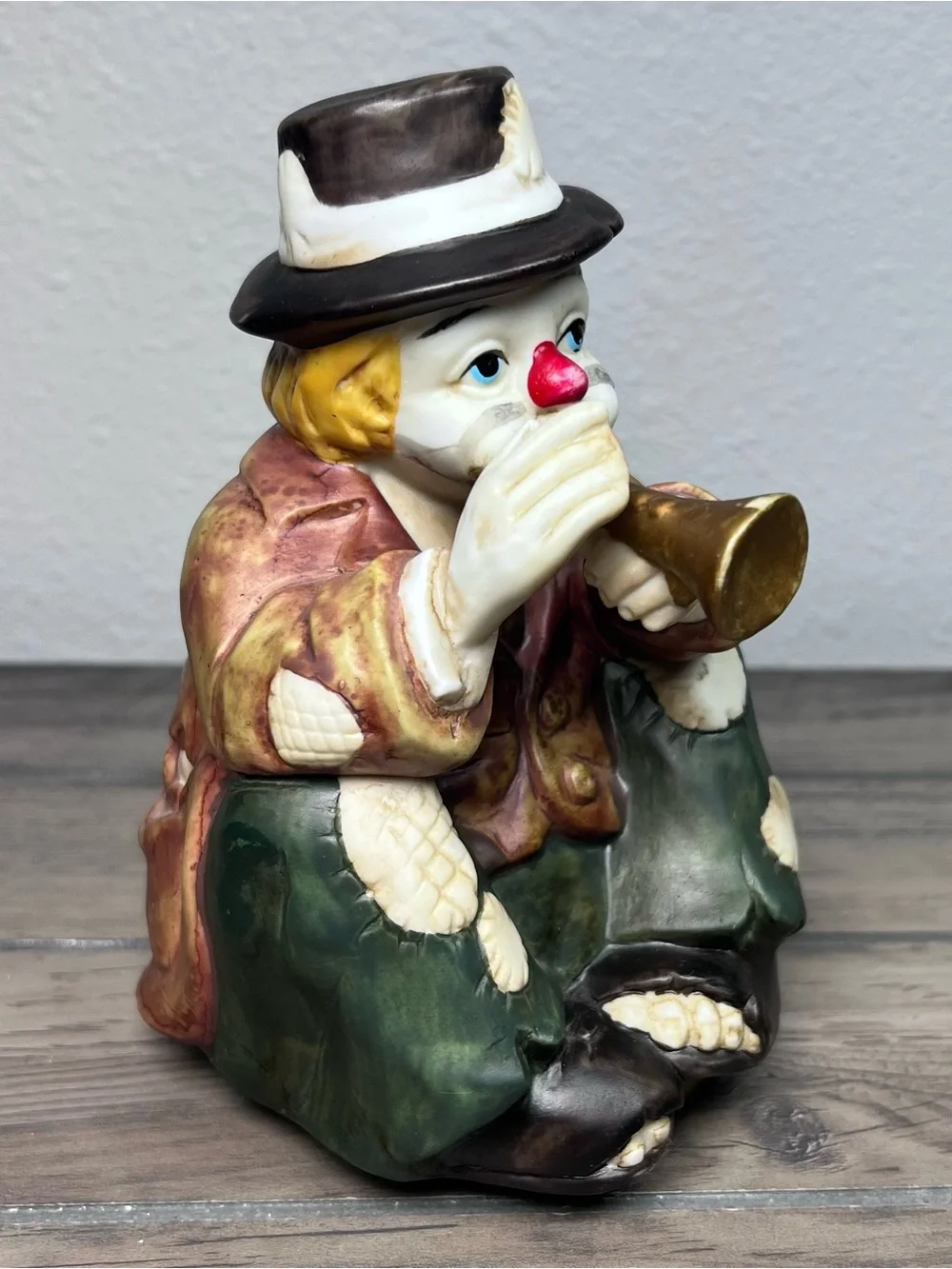 Vintage 1980 Sun Saint Ceramic Hobo Clown Music Box Wind Up Playing Trumpet Horn